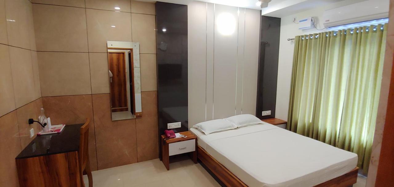 Hotel Sree Gokulam Sabari Chavakkad Exteriér fotografie